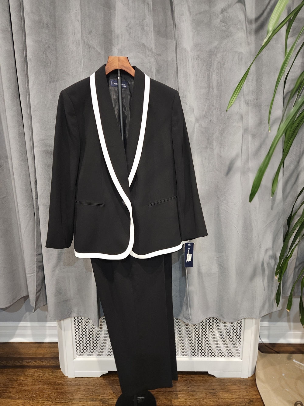 Women's Evan Picone Black Suit with White Trim Jacket NWT